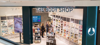 Natura sigue soltando lastre y estudia la venta de The Body Shop