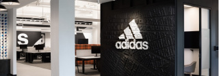 El consejero delegado de Adidas abandona el cargo seis años después