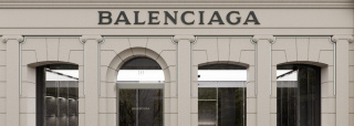 Balenciaga vuelve a los orígenes y abre una tienda de alta costura