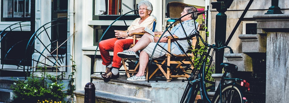 Mujeres, solas y mayores de 65 años: retrato del nuevo hogar europeo