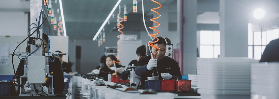 La industria china decrece por quinto mes consecutivo, y no alcanza el umbral de estabilidad