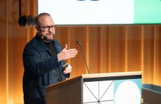 &Oacute;scar Garc&iacute;a (Pocoy&oacute;): &ldquo;La moda puede reforzar el sentimiento de pertenencia con los s&iacute;mbolos&rdquo;