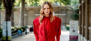 Stella McCartney, reconocida por su impacto medioambiental por la plataforma The Nat