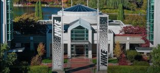 Nike renombra su sede a Phillip H. Knight Campus en el marco del primer aniversario de su CEO