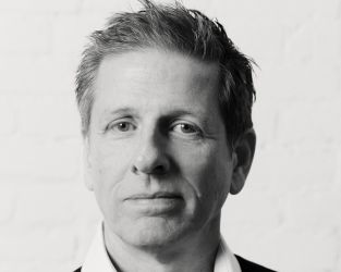 Ganni refuerza su c&uacute;pula: ficha a exdirectivos de Prada, Balmain y Est&eacute;e Lauder