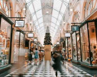 La afluencia a los centros comerciales aumenta en octubre, con un alza del 1,7%