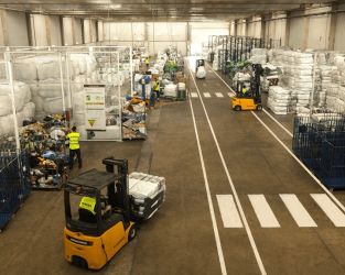 Humana cierra su planta de Santiago y sale de Galicia por falta de acceso a residuos textiles