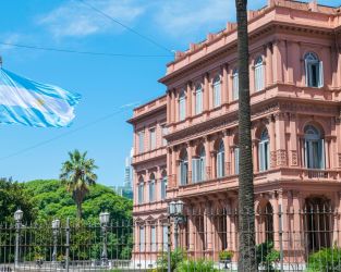 La moda internacional vuelve a mirar a Argentina gracias al cuadro ‘macro’ de Milei