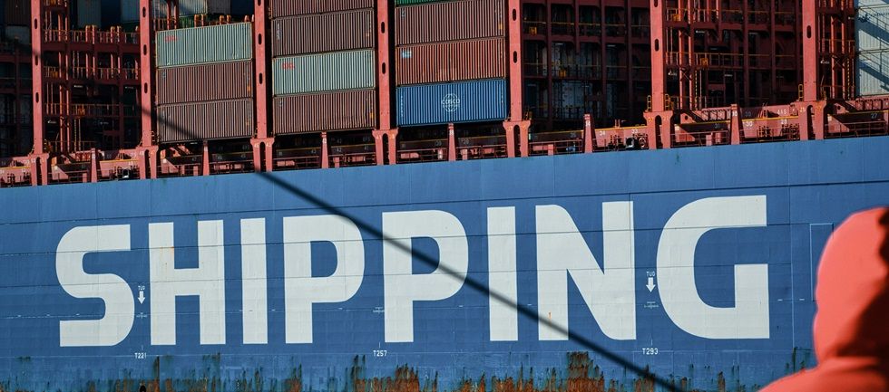 Entre los precios y el Mar Rojo: el comercio mundial de ropa cae un 10% en 2023