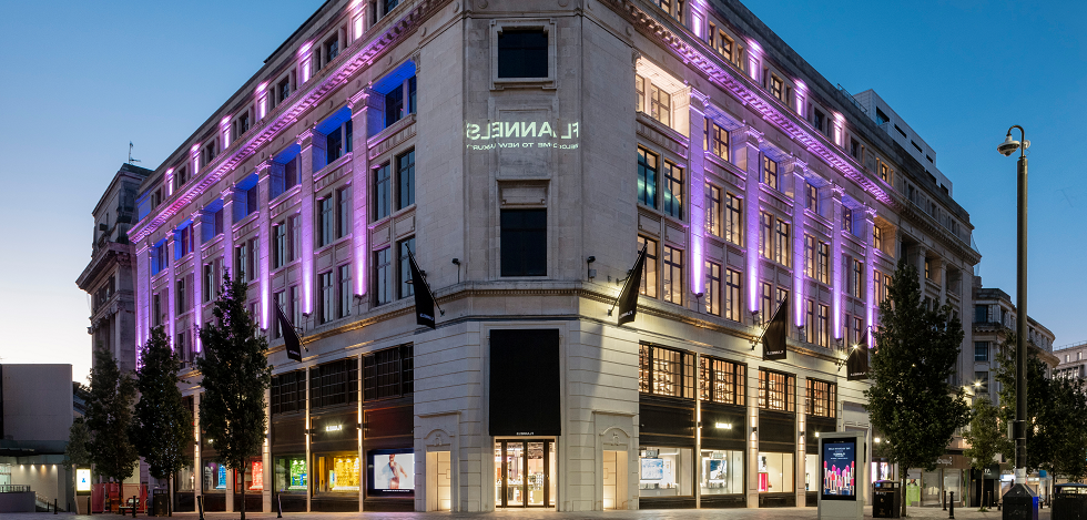 Frasers sigue apostando por el lujo y compra la cartera de páginas a THG