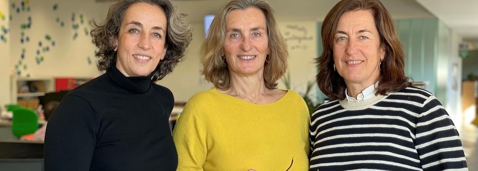 Hermanas B&oacute;boli, relevo a tres bandas