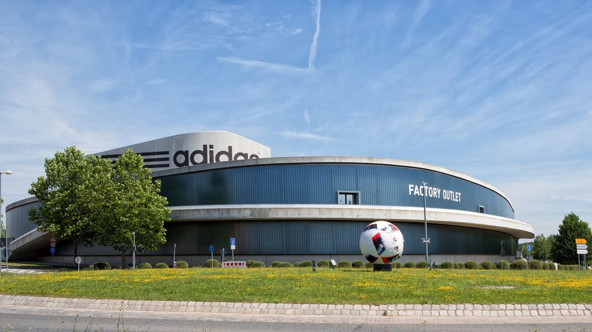 Adidas dispara un 52% su beneficio hasta septiembre al calor del buen momento de su marca