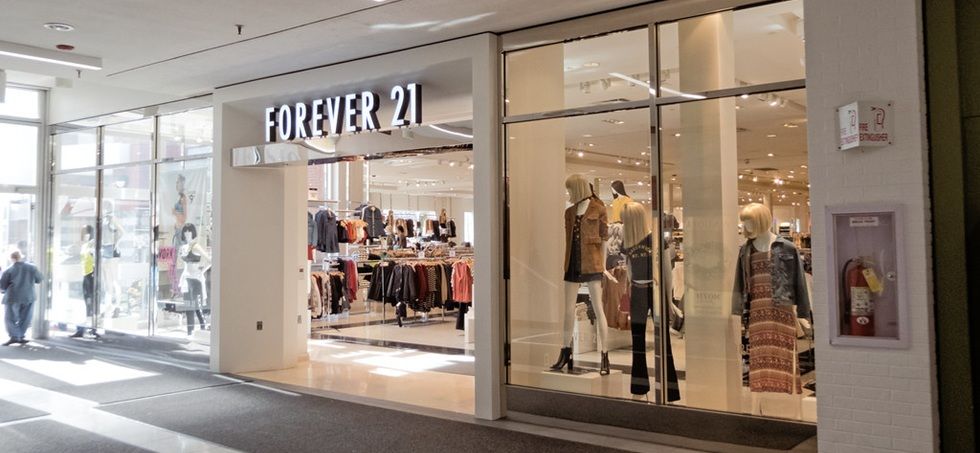 Forever21 vira hacia el ecommerce y busca un socio en retail en su segunda insolvencia