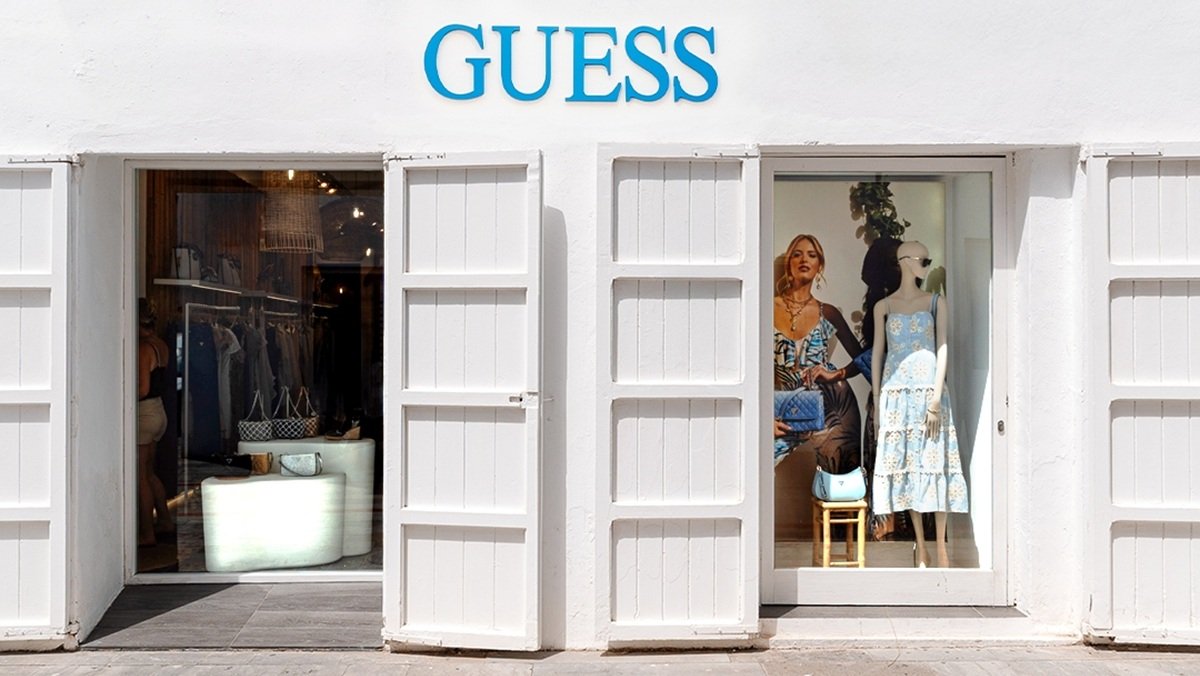 Guess gira al negro en el tercer trimestre y gana 25,6 millones antes de salir del parqué