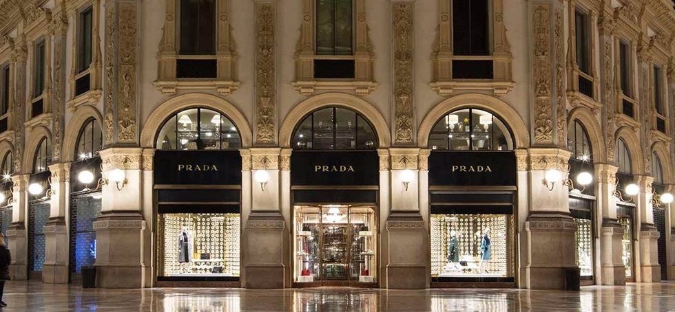 El grupo italiano Prada estudia la potencial compra de Versace