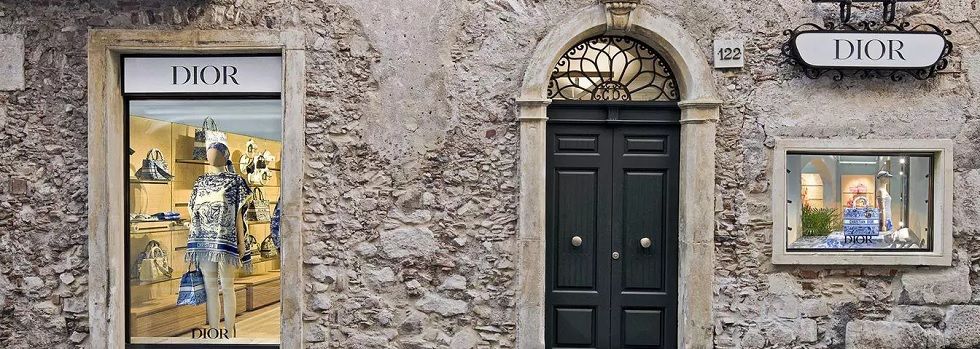 Dior pide a Valentino 100.000 euros por &ldquo;bloquear&rdquo; su tienda durante su &uacute;ltimo desfile en Roma