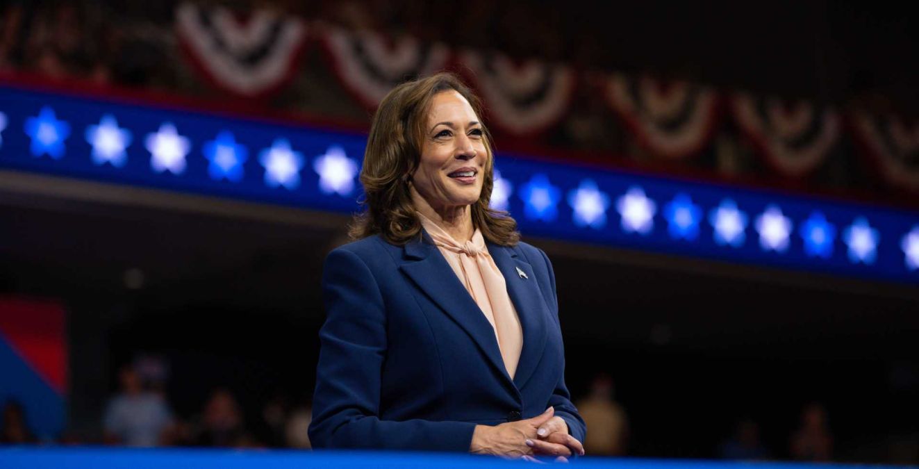 Kamala Harris no puede vestir de paillettes