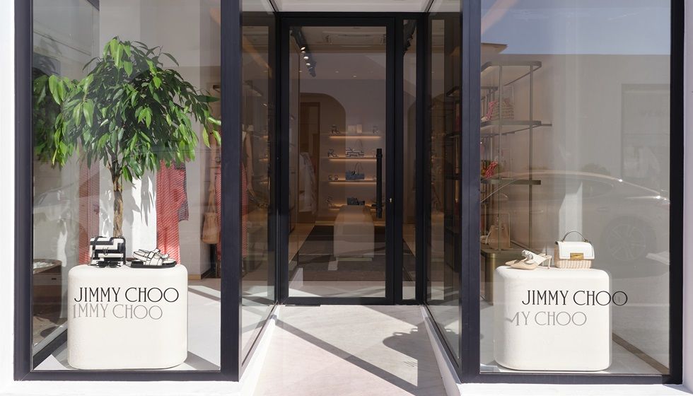 Jimmy Choo crece en Espa&ntilde;a y desembarca en Puerto Ban&uacute;s