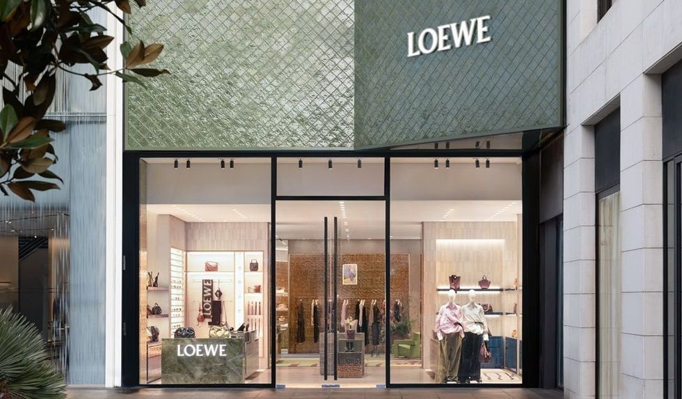 Loewe se reubica en Valencia con una apertura en Plaza de la Reina