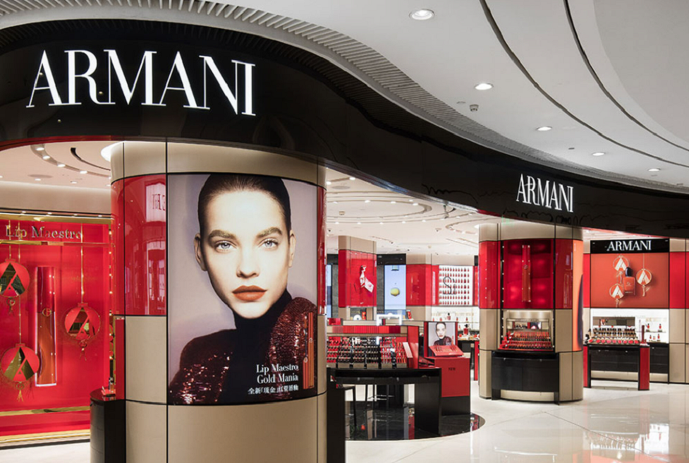 Vuelvo en la c&uacute;pula de Armani: sale la responsable de cosm&eacute;tica