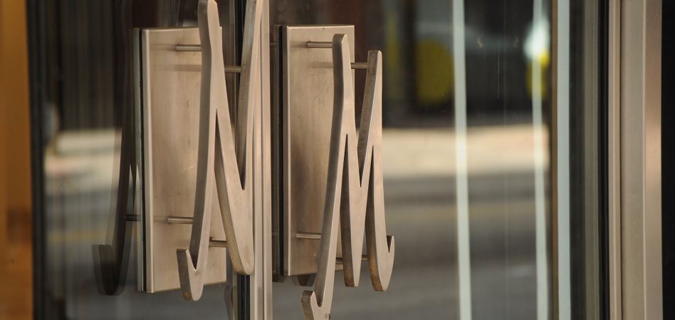 Saks Fifth Avenue vuelve a la conquista de Neiman Marcus y replantea su adquisici&oacute;n