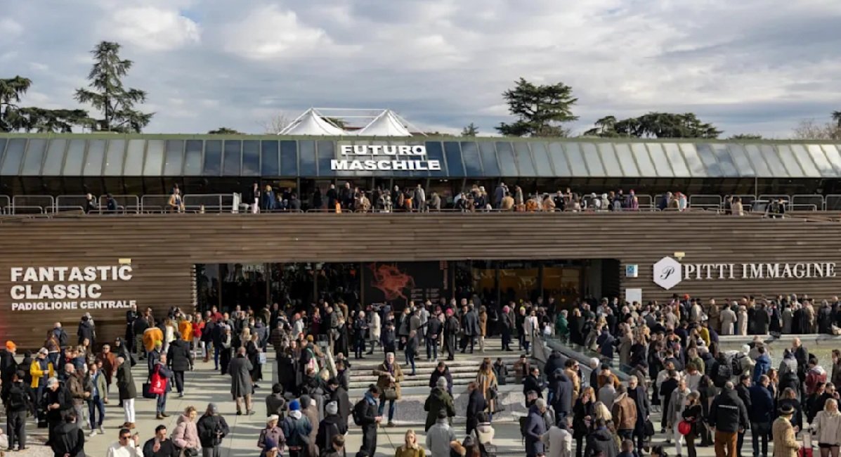 Creatividad, tejidos y ciclismo: la serpiente multicolor del hombre, en Pitti Uomo