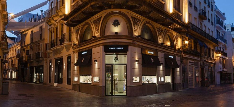 Rabat se al&iacute;a con la familia Abrines para aterrizar en Sevilla con su primera tienda