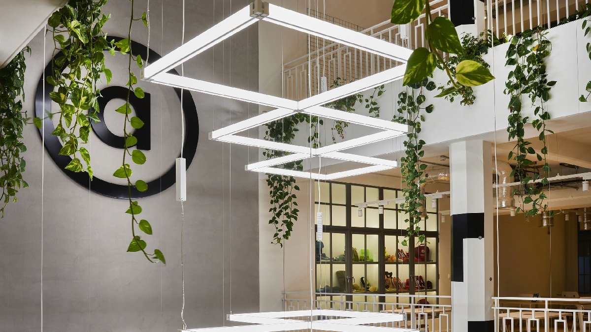 Asos reduce un 12% sus p&eacute;rdidas en 2025 y mejora el margen, pero sigue perdiendo tama&ntilde;o