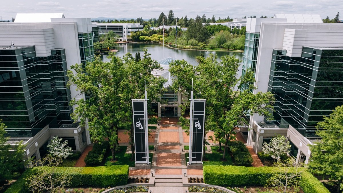 Tim Cook (Apple) duplica su participaci&oacute;n en Nike: 50.000 acciones por tres millones