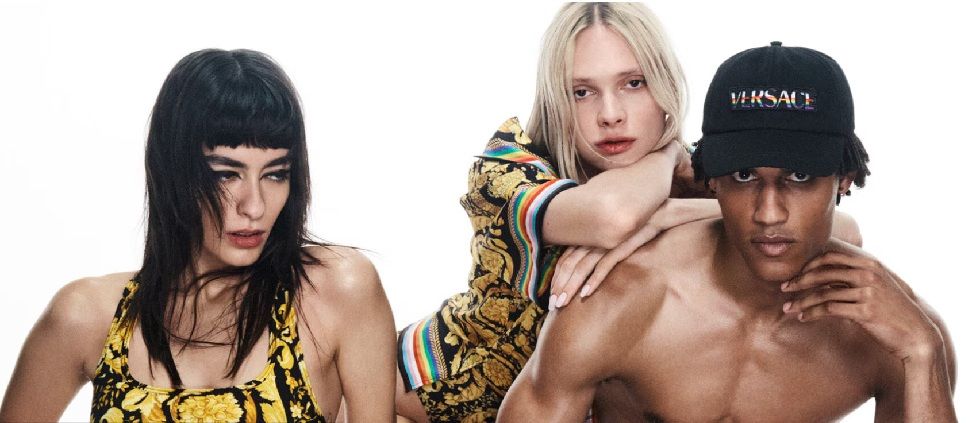 Prada avanza con Capri y negocia comprar conjuntamente Versace y Jimmy Choo