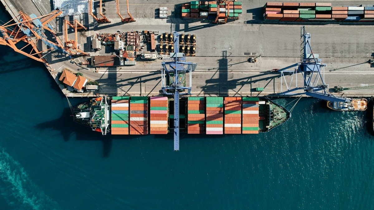 El d&eacute;ficit comercial sube un 58,7% hasta junio, con las exportaciones en niveles r&eacute;cord