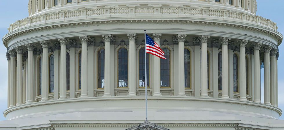 EEUU rompe veinte a&ntilde;os de libre comercio con China con una ley que cambia su estatus comercial