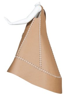 El Museo Balenciaga de Getaria expone moda en papel