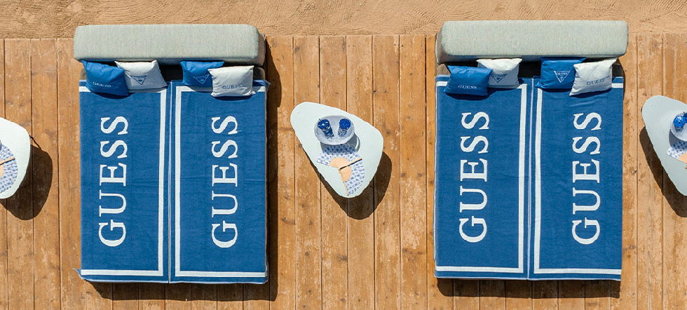 Guess dispara su beneficio un 30% en 2023 y apunta a un r&eacute;cord de 3.000 millones en 2024