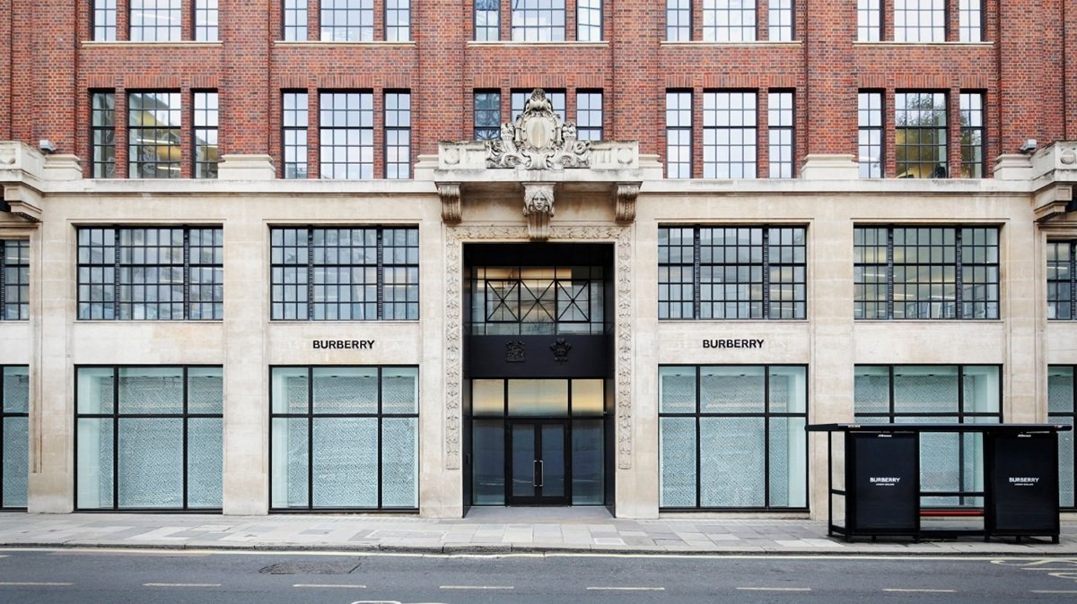 Burberry contrae sus ventas un 6% en el primer trimestre, pero gana tracci&oacute;n en Am&eacute;rica