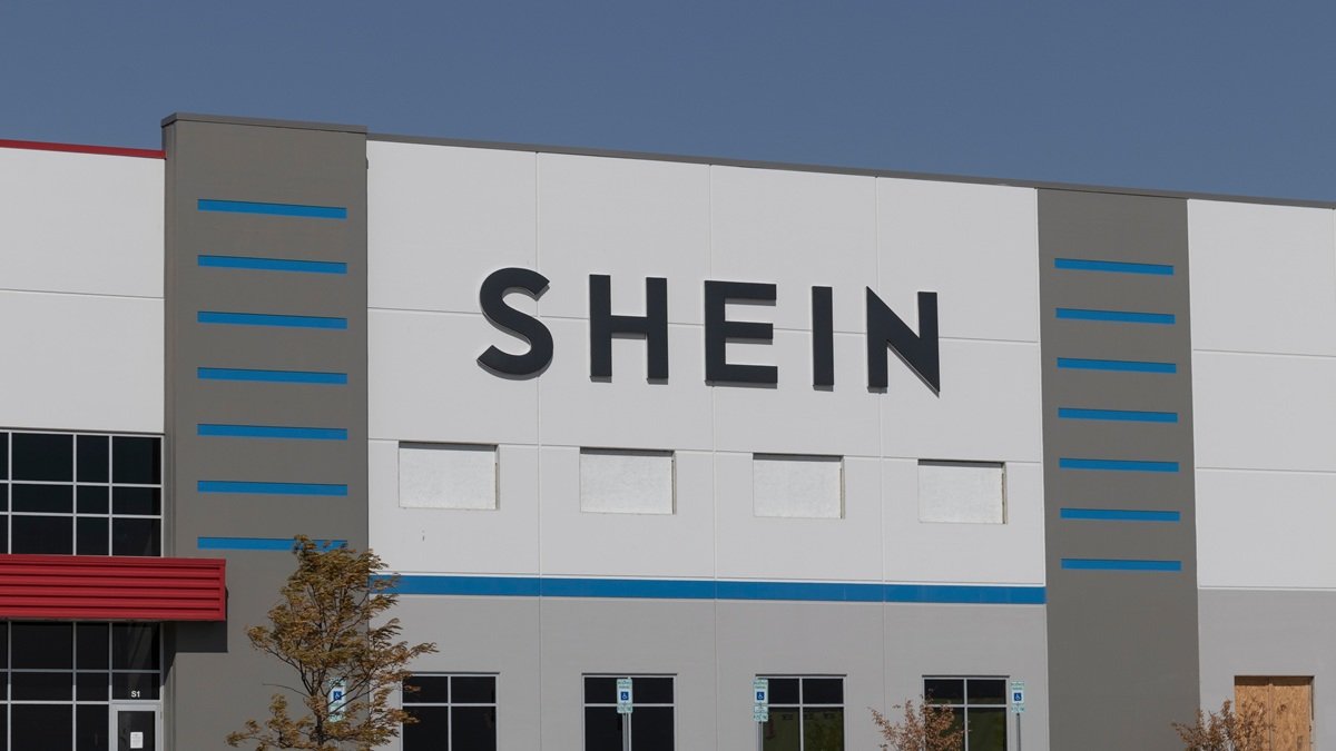 Shein acusa a Francia de usar a la compa&ntilde;&iacute;a como &lsquo;chivo expiatorio&rsquo; en la ley anti moda r&aacute;pida