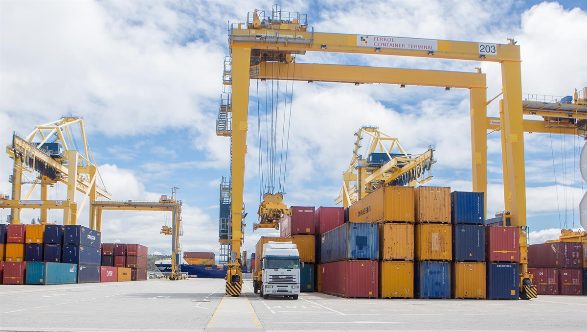 El tr&aacute;fico de mercanc&iacute;as en los puertos espa&ntilde;oles cae un 2,3% hasta julio