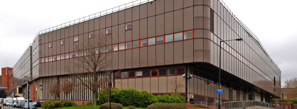 ABG saca la tijera y tantea treinta despidos en la c&uacute;pula de Ted Baker