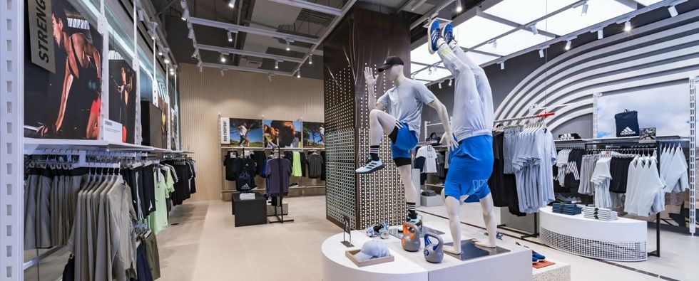 Adidas reduce su facturaci&oacute;n un 5% en 2023