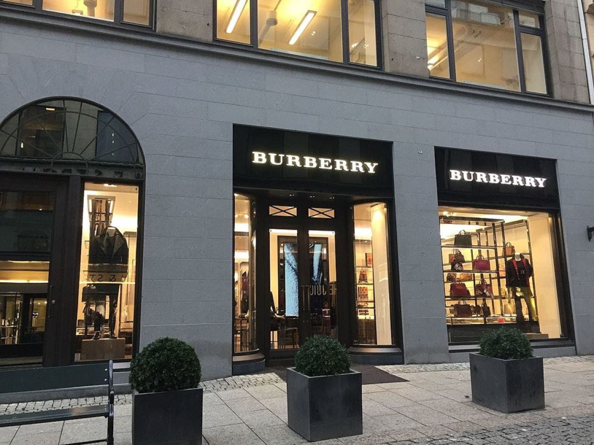 Burberry desploma su beneficio en 2023 y augura un primer semestre &ldquo;dif&iacute;cil&rdquo;