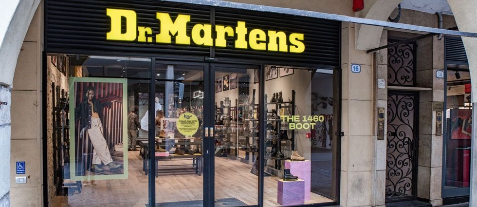 Dr. Martens entra en p&eacute;rdidas en el primer semestre, pero mantiene sus previsiones anuales