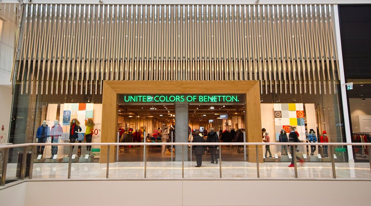 Benetton, fin a un modelo hist&oacute;rico: escinde el &lsquo;brick&rsquo; y se aleja de la integraci&oacute;n vertical