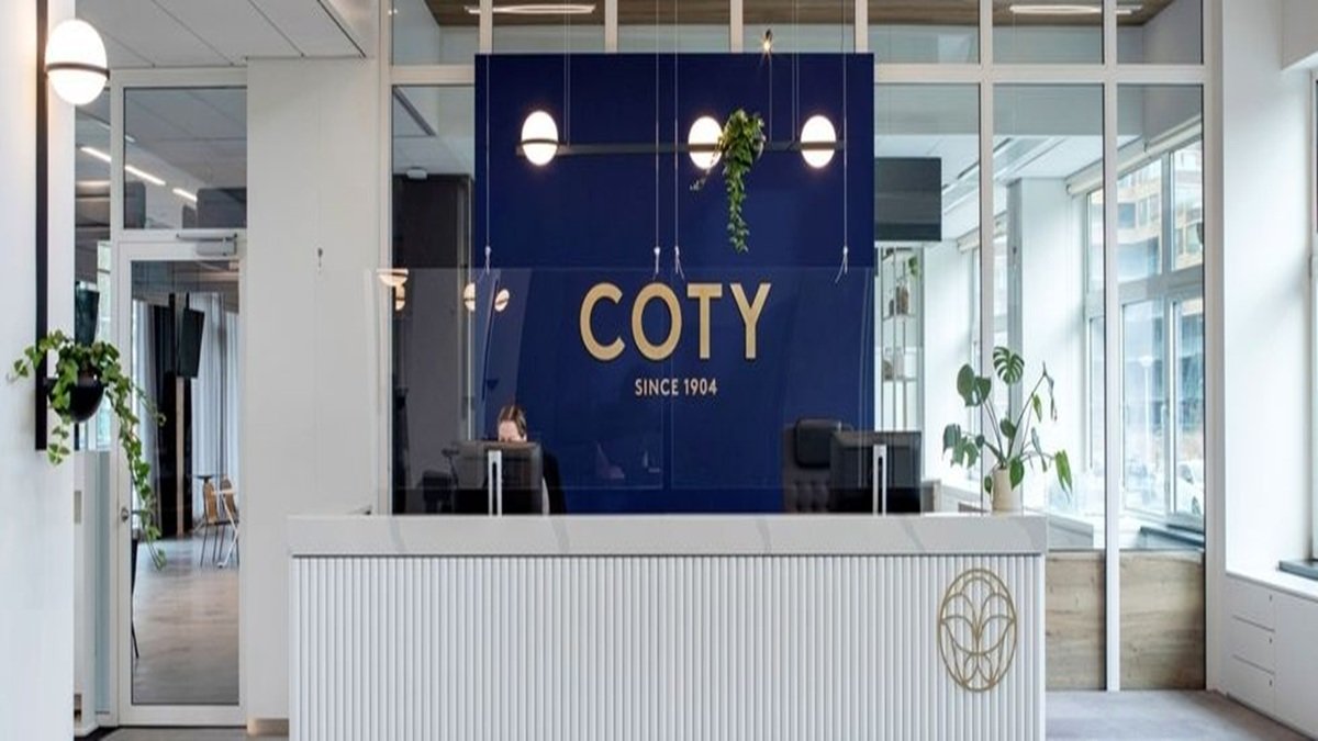 Coty entra en p&eacute;rdidas en el tercer trimestre e introduce un plan de choque