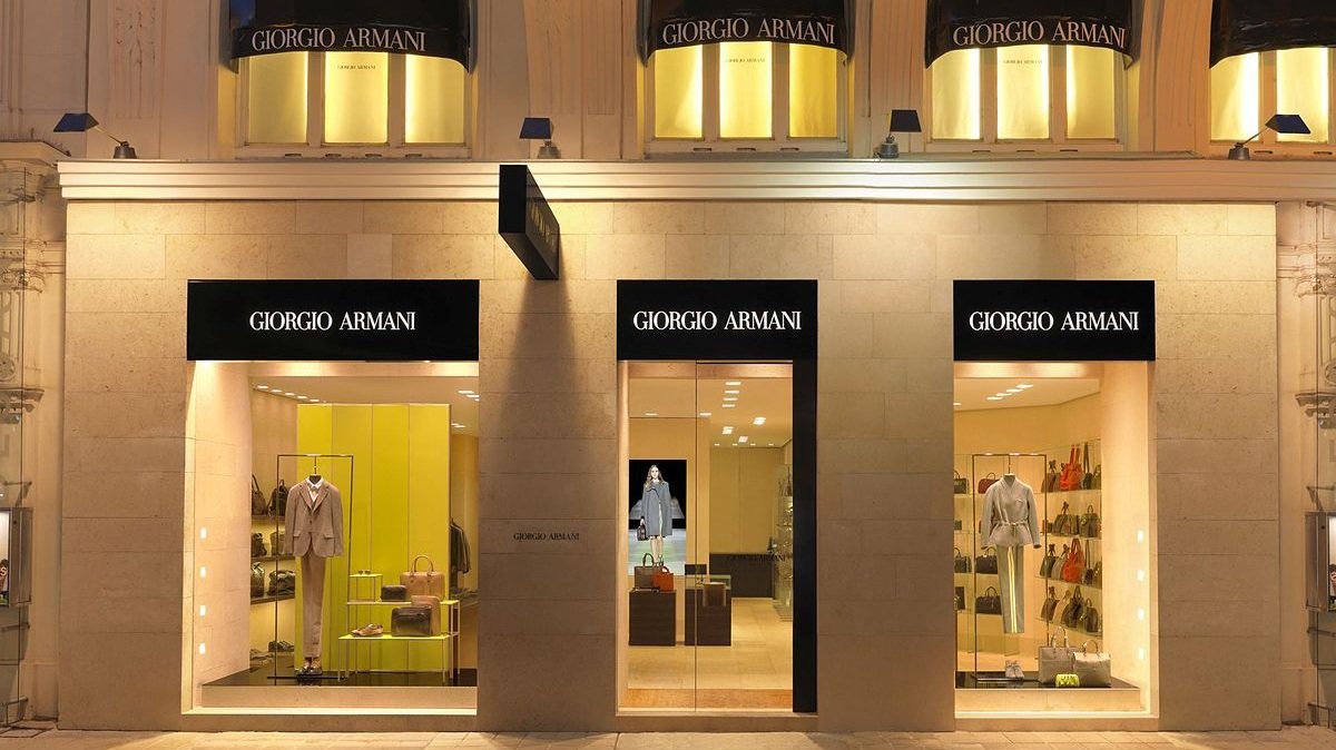 Armani, multada con 3,5 millones de euros por presuntas irregularidades laborales