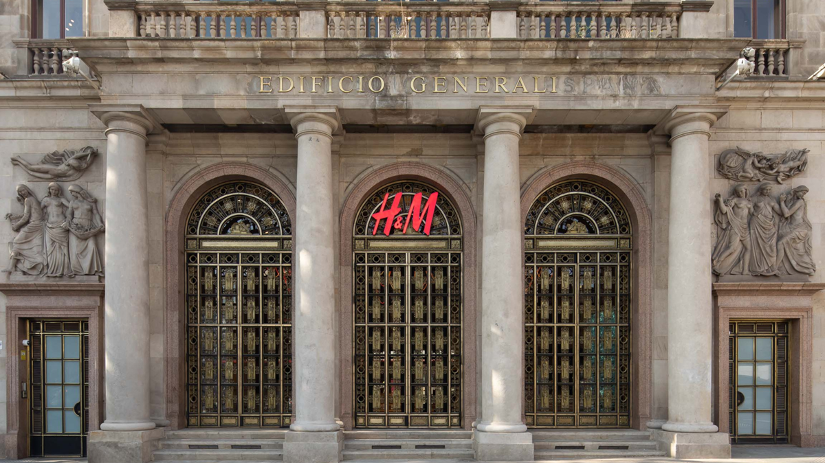 H&M reduce estructura en Espa&ntilde;a y vende su filial de atenci&oacute;n al cliente de Barcelona