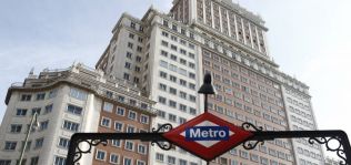 Edificio Espa&ntilde;a &lsquo;aviva&rsquo; la lucha de los titanes de la moda por &lsquo;macrolocales&rsquo; en Madrid