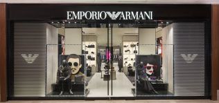 Giorgio Armani prev&eacute; que sus ventas vuelvan a caer un 5% en 2017 y 2018
