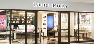 Burberry acelera en M&eacute;xico: abre cuatro corners en El Palacio de Hierro
