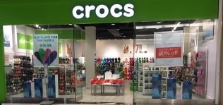 Crocs da marcha atr&aacute;s en M&eacute;xico: cierra sus f&aacute;bricas en Guanajuato