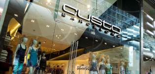 Custo Barcelona &lsquo;externaliza&rsquo; su direcci&oacute;n general en plena ofensiva en Latinoam&eacute;rica